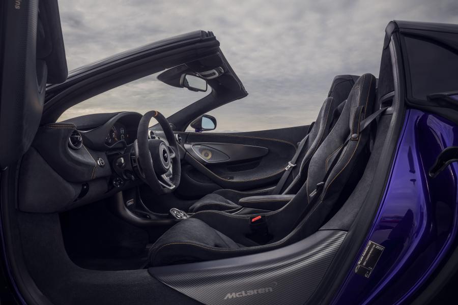 Интерьер McLaren 600LT Spider 2019 года  (WW) (фото 20 из 42)